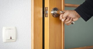 Установка дверей Соль-Илецк цена от 1370 руб.